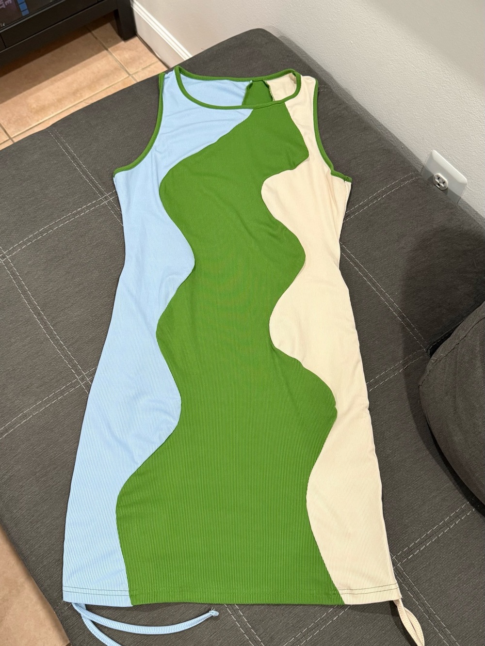 Sleeveless Colorblock Wave Bodycon Dress in Green, Light Blue & Cream